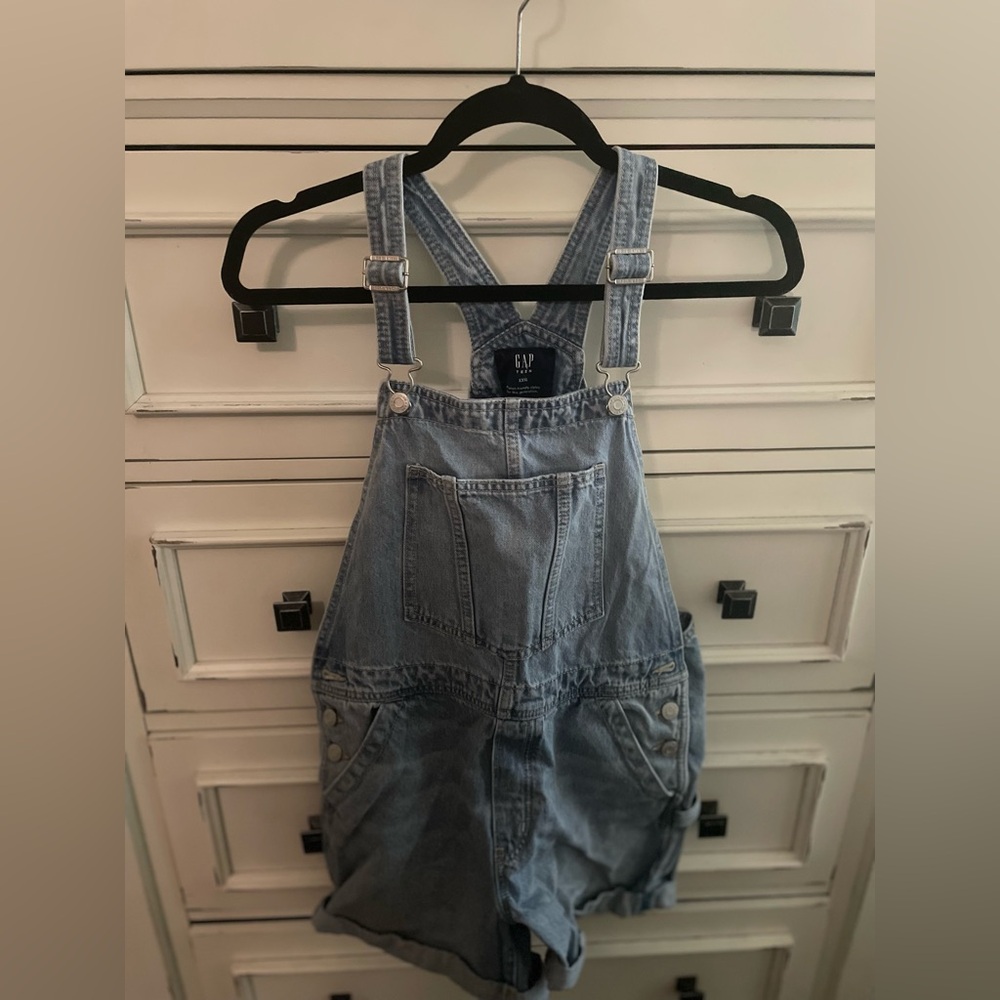Gap teen size xxxl
Euc overall shorts